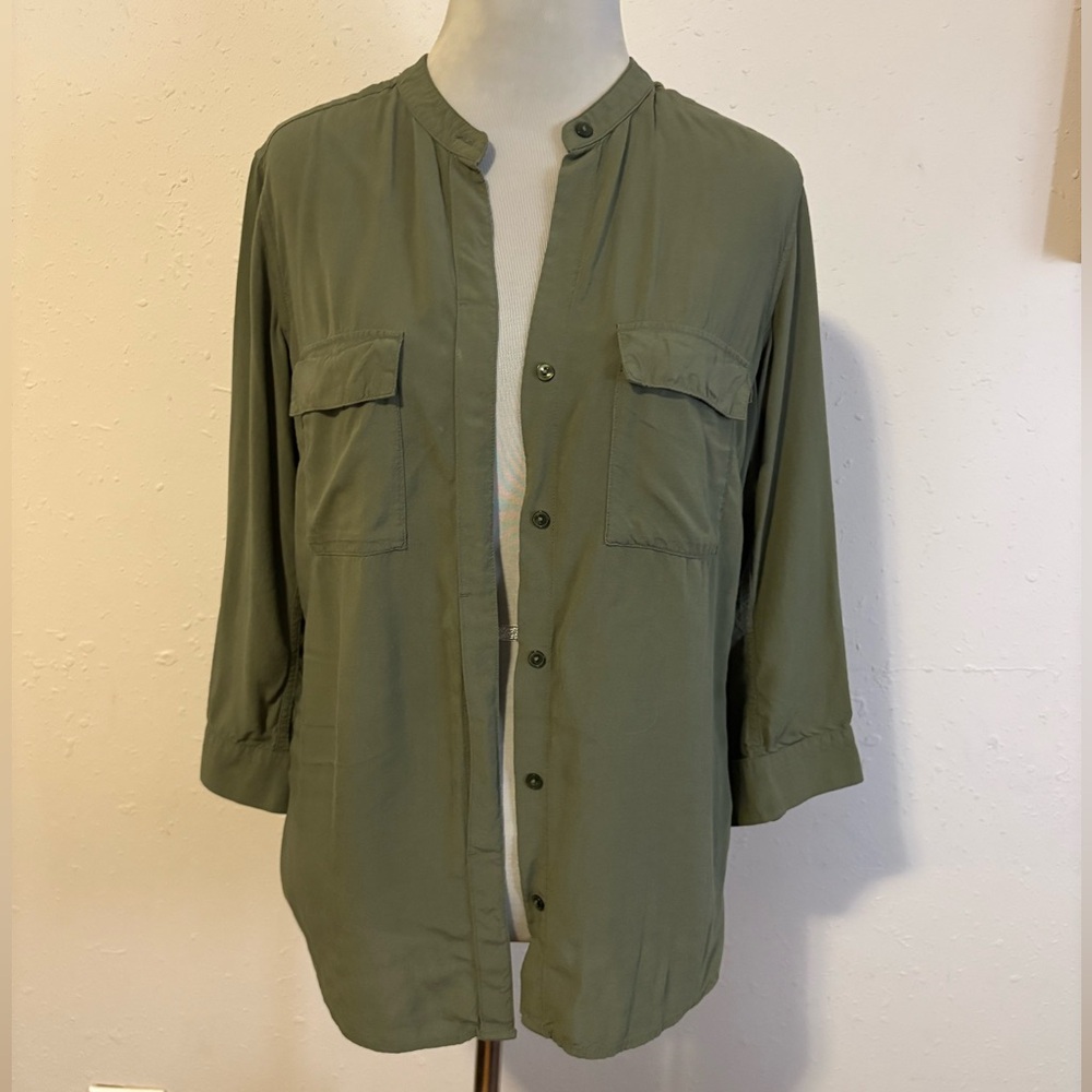 Uniqlo Olive Green Button-Up Shirt